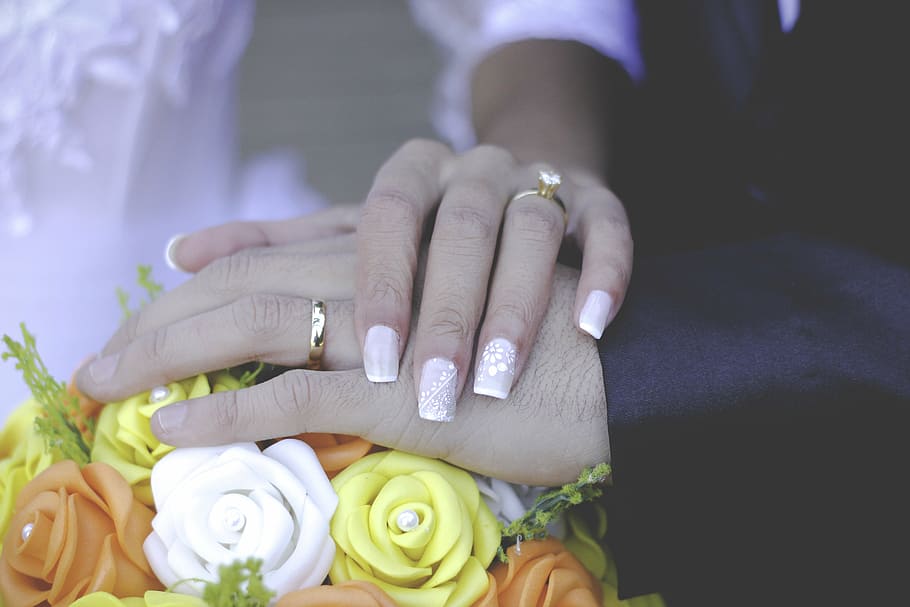 pessoa, mão, buquê, flores, casamento, aliança, noivos, casal, união, amor