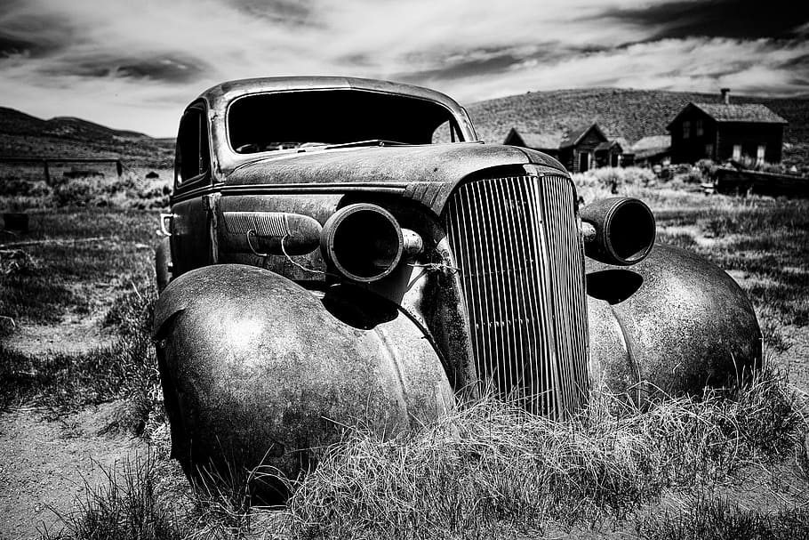 Foto en escala de grises, abandonado, coche, Estados Unidos, California, Bodie, pueblo fantasma, América, América del Norte, accidente automovilístico