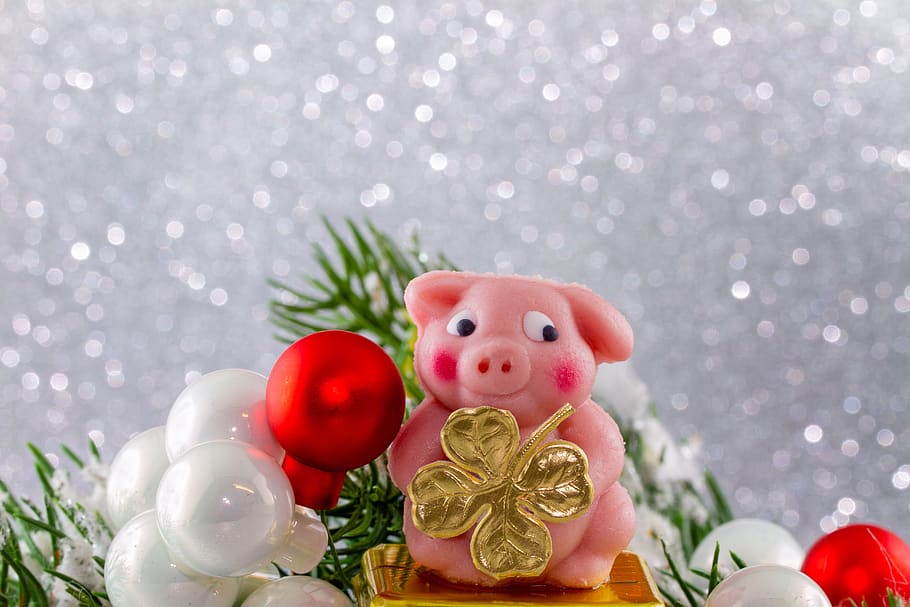 new year's eve, lucky charm, new year's day, lucky pig, figure, tradition, marzipan, eat, new year's greetings, four leaf clover