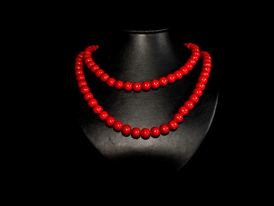 red bead necklace, pearl necklace, wood pearl necklace red, jewellery, decoration, studio shot, black background, red, indoors, close-up