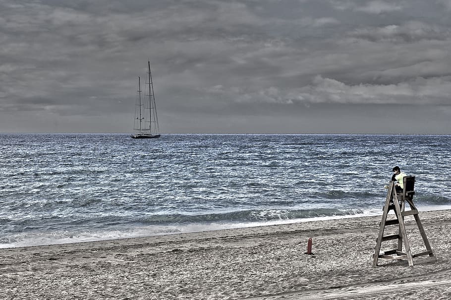 beach, watchman, life guard, guard booth, sea, sand, boat, soledad, horizon, marbella