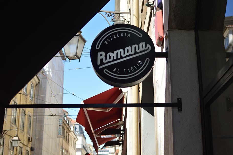 the roman, rome, pizzeria, communication, text, architecture, built structure, sign, day, building exterior