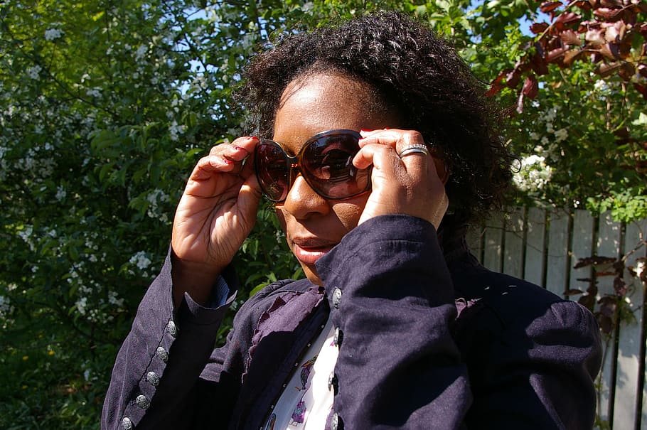 woman, middle-aged, sunglasses, style, one person, tree, leisure activity, looking through an object, real people, holding