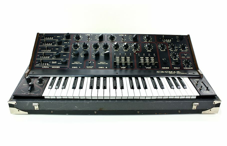 keyboard elektronik hitam, synthesizer antik, crumar, cr2ar ds2, analog, synth, musik, suara, alat musik, latar belakang putih