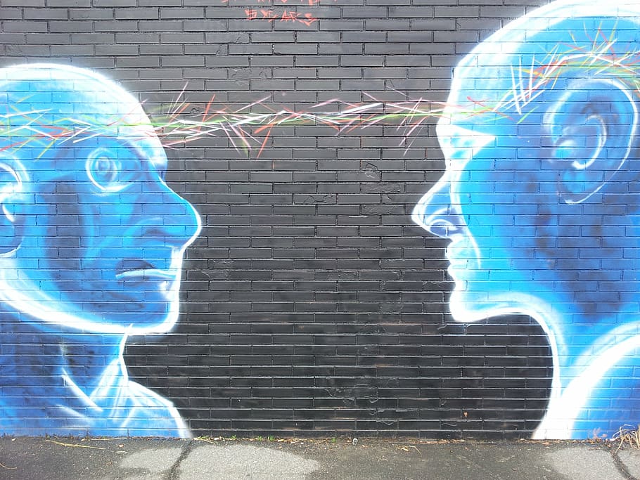 Mural, dos, azul, personas, vinculado, cabeza, negro, pared, pintado, ladrillo
