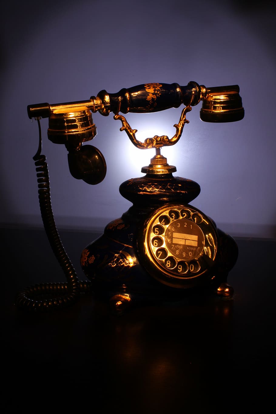 light coloring, phone, handset, light, light painting, telephone, antique, retro styled, indoors, technology