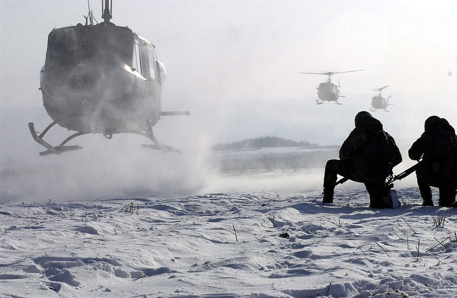 two, person, kneeling, helicopter land, snow field, helicopter, soldiers,  military, usa, weapons | Pxfuel