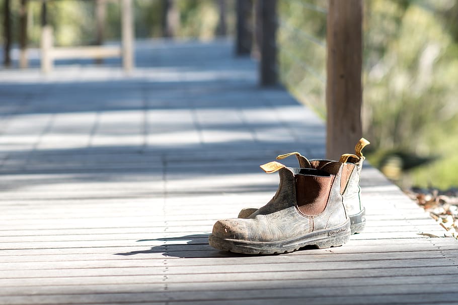 botas, blundstone, botas de trabalho, sapatos, velho, desgastado, enlameado, ao ar livre, australiano, calçados