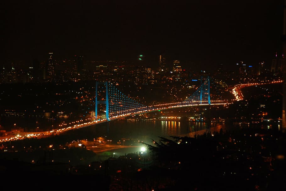 jembatan martir pada bulan Juli, istanbul, lansekap, arsitektur, malam, struktur bangunan, kota, eksterior bangunan, diterangi, lanskap kota