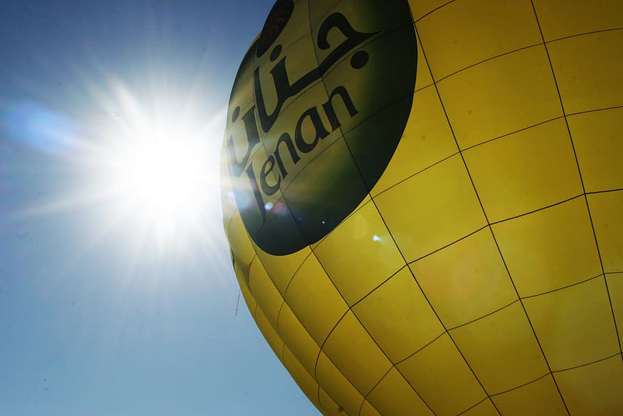 hot qi ball, sunshine, blue day, hot air balloon, sky, nature, sunlight, transportation, air vehicle, yellow