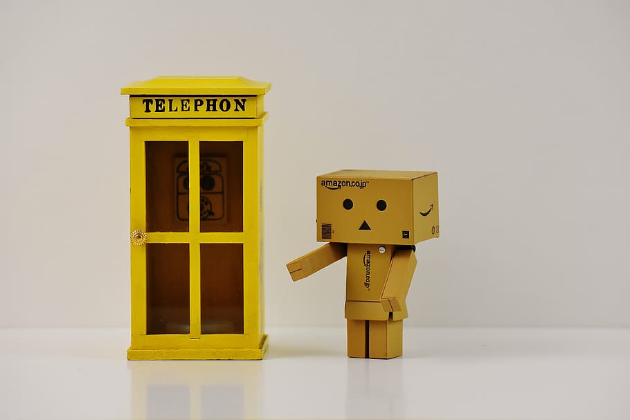 estatueta de caixa, em pé, cabine telefônica, telefone, figura, engraçado, dia dos namorados, bonitinho, diversão, nostálgico