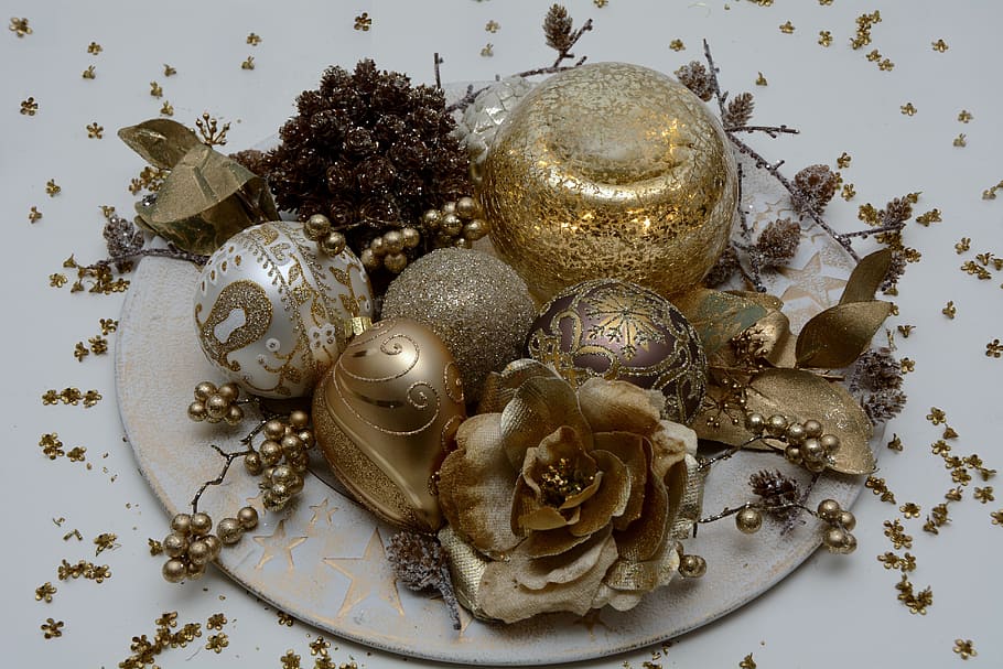 gold christmas ornaments, white, plate, christmas balls, christmas, christmas decorations, balls, decoration, greeting card, christmas decoration