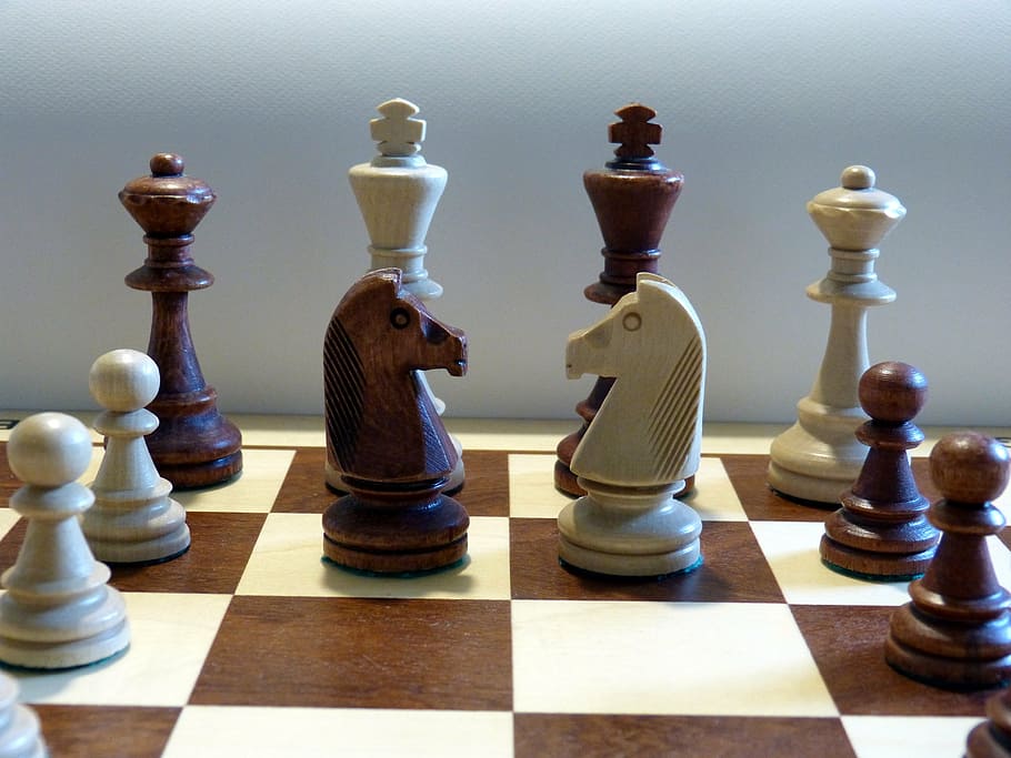 ajedrez, piezas de ajedrez, juego de ajedrez, tablero de ajedrez, blanco y negro, jugar, figuras, dama, rey, corredores