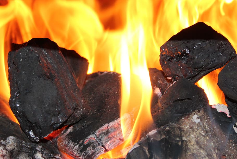очаг, огонь, уголь, куски угля, тепло, пламя, кадило, свечение, горение, огонь - природное явление