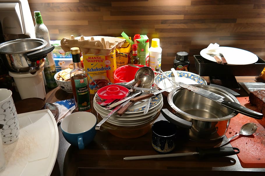 utensílio de cozinha de cores sortidas, mesa, cozinha, uma bagunça, imundo, talheres, panelas utensílios de cozinha amp, panelas, prato, cozinhar