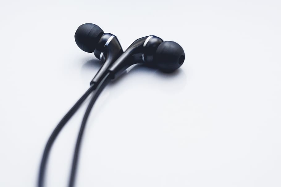 black earphones, earphones, earbuds, cord, studio shot, indoors, white background, black color, single object, copy space