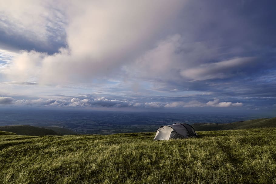 텐트, 녹색, 잔디, 캠핑, 웨일즈, 브레 콘 비콘, 하늘, 구름, 산, 푸른