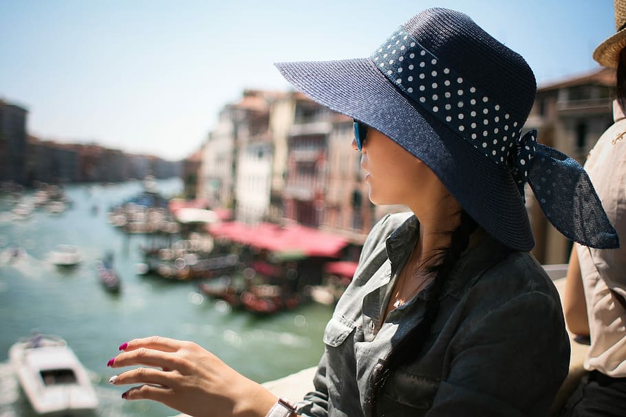 Joven, mujer, Venecia, Italia, Puente de Rialto, belleza, puente, moda, niña, sombrero