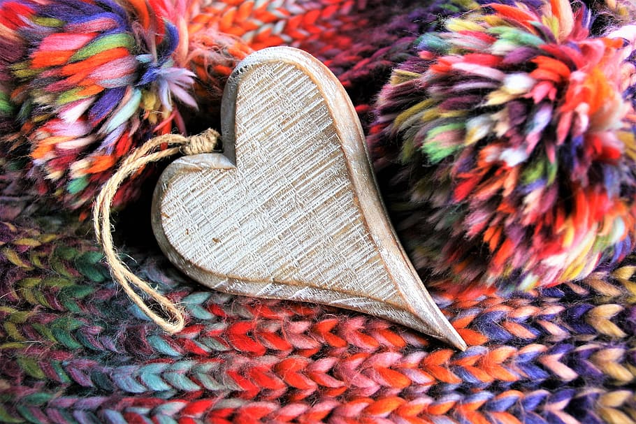 coklat, kayu, dekorasi hati, warna-warni, hari valentine, jantung, hati kayu, menenun, romansa, kain