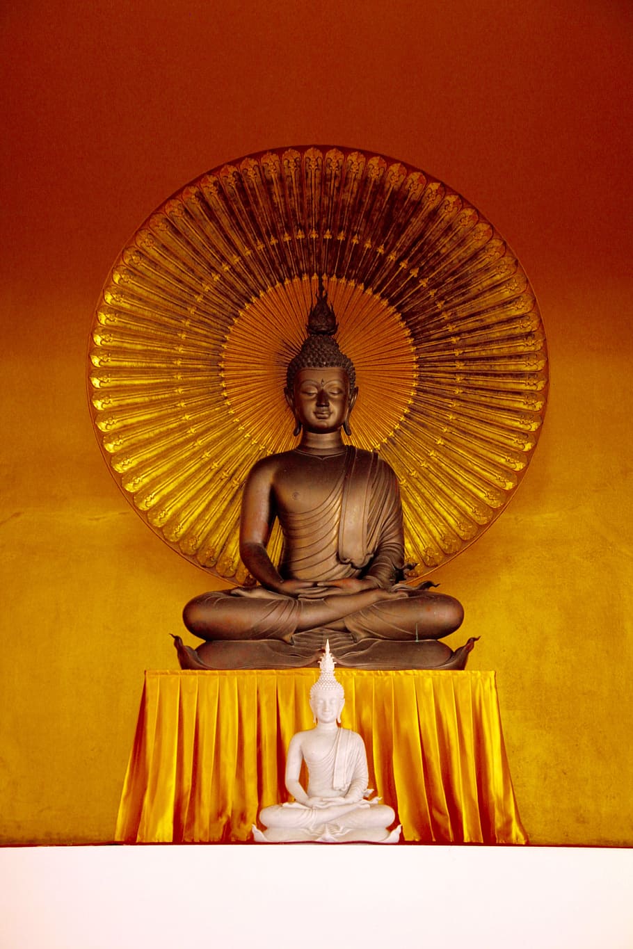 budha statuette, buddha, gold, meditation, buddhism, asia, golden buddha, thailand, transcendence, gilded