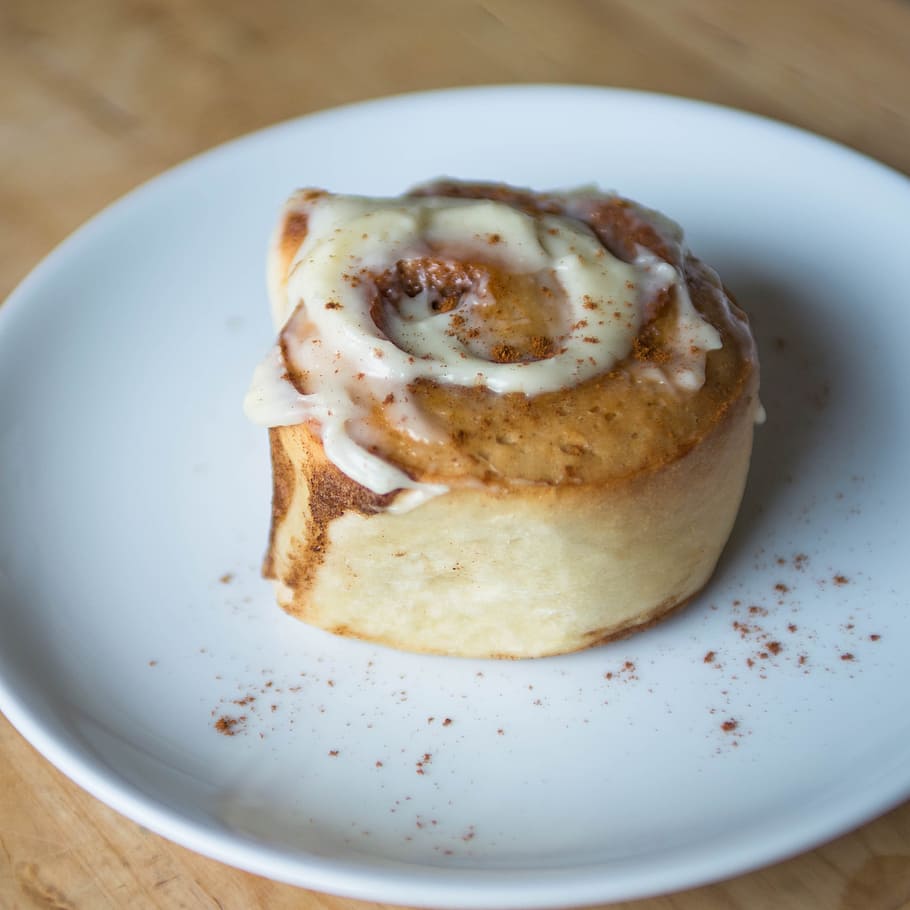 baked, creme, round, white, plate, Cinnamon Roll, Sweet, Pastry, Icing, roll