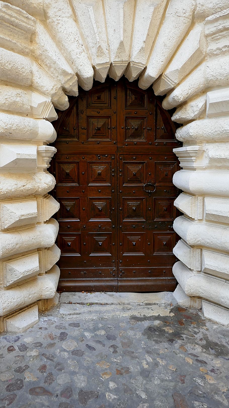 Door, Uzes, Saint Etienne, Gard, 1 rue saint etienne, france, medieval, gate, louis xiii, wood