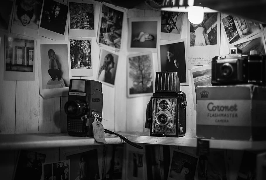 grascale, black, white, photos, wall, camera, black and white, old, light, flash