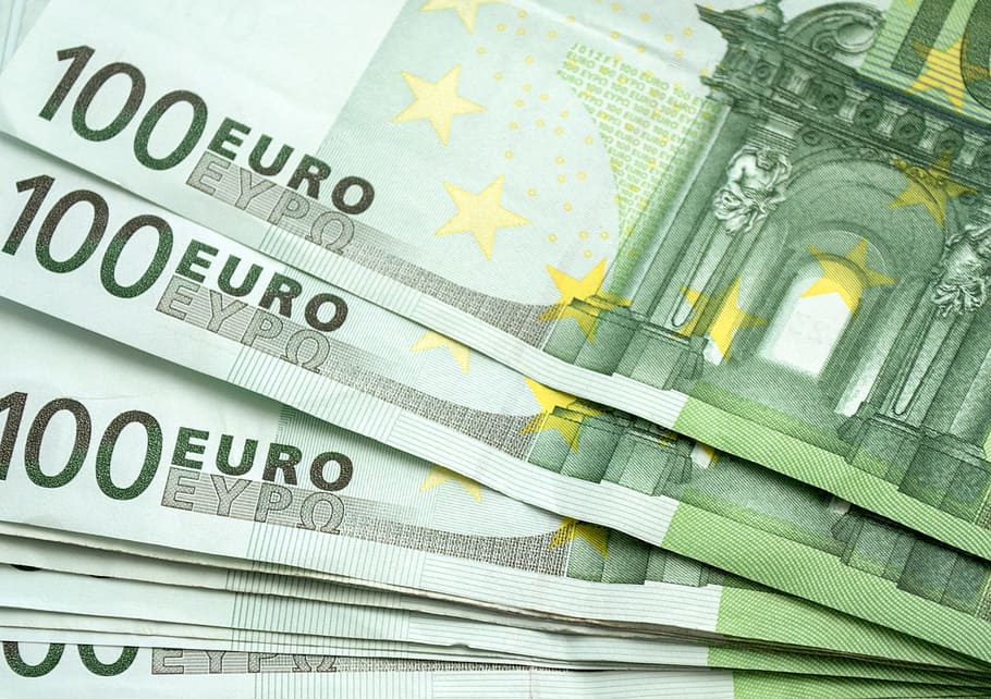 100ユーロ紙幣のロット お金 ユーロ 100ユーロ パッケージ バック 緑の紙幣 紙幣 通貨 金融 Pxfuel