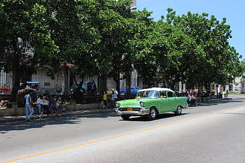 cuba-oldtimer-summer-green-royalty-free-thumbnail.jpg