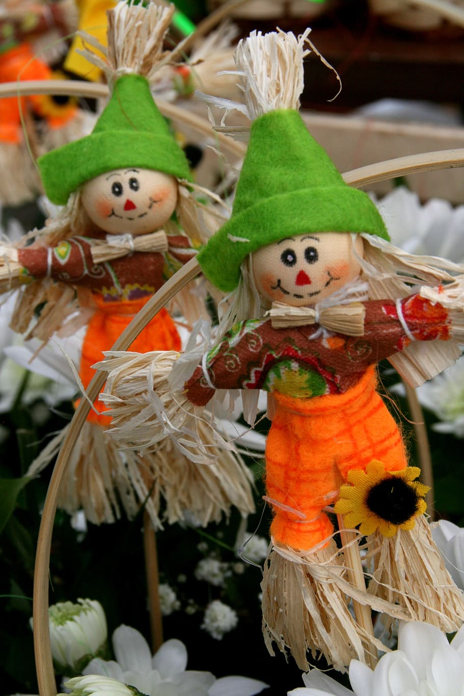 scarecrow, couple, flower, white, spring, human representation, representation, toy, art and craft, female likeness