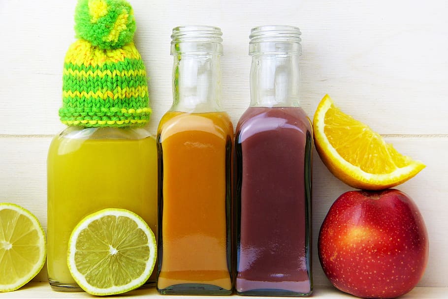 bebidas rejuvenecedoras, al lado, pared, jugo, limón, naranja, manzana, gorra, vitaminas, saludable