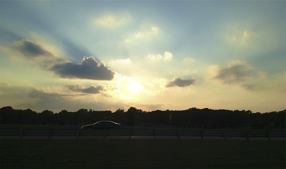 silueta, vehículo, durante el día, foto, coche, la carretera, puesta de sol, cielo, nubes, autopista
