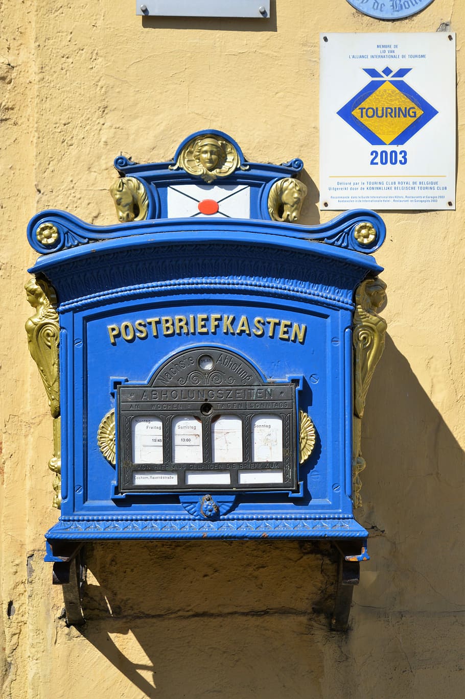 Germany post. Почтовый ящик в Германии. Немецкие почтовые ящики. Почтовый ящик Германии синий. Почтовый ящик в ФРГ.