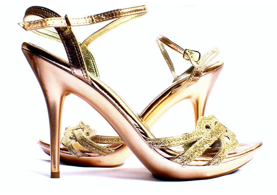 mujer, plata, zapatos dorados con correa en el tobillo, sandalia, tacones altos, moda, moda femenina, zapato, dorado, calzado femenino