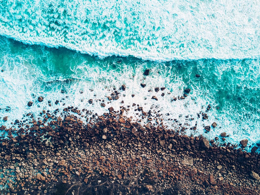 foto udara, gelombang laut, pantai, siang hari, laut, samudra, biru, air, gelombang, alam