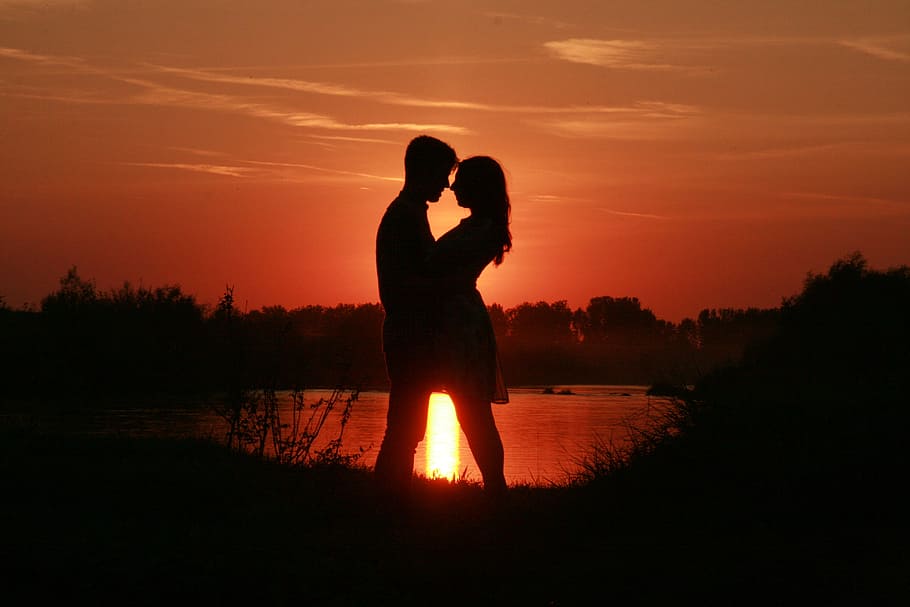 silhouette, couple, standing, body, water, sun ray, love, sunset, sun, shadow