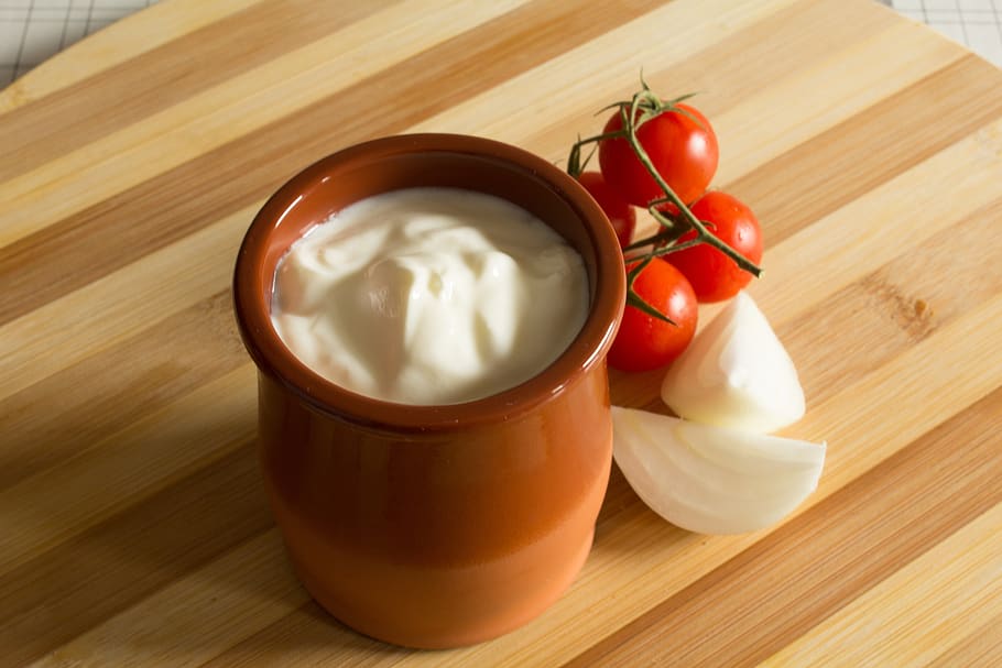 sour cream, pot, ceramic, onion, food and drink, food, healthy eating, freshness, tomato, vegetable