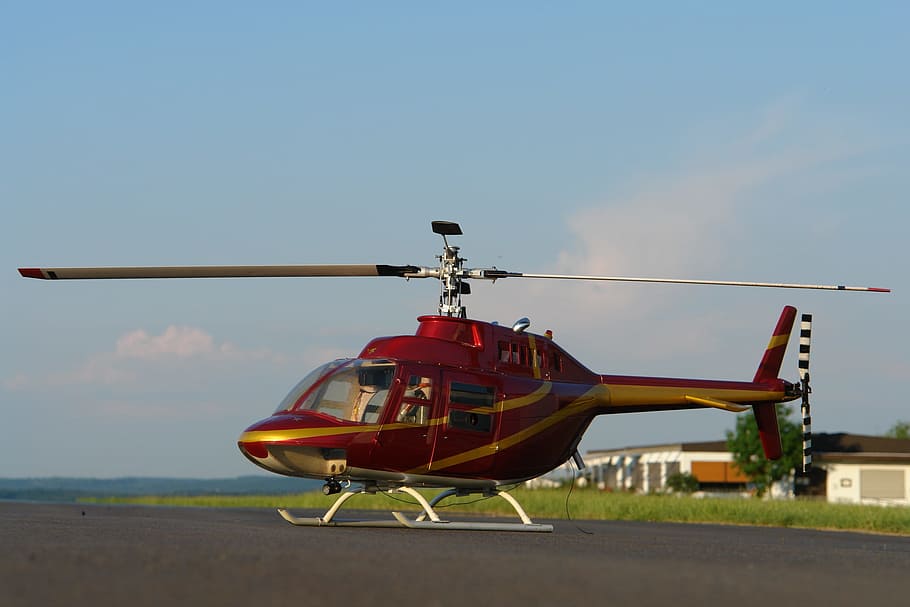 helicopter, model helicopter, model, airport, air vehicle, transportation, sky, mode of transportation, airplane, nature