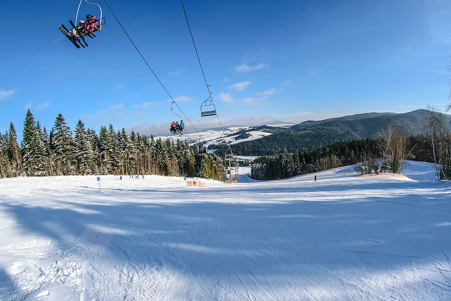 esquis, esquiadores, montanhas, inverno, cadeira, estância de esqui, férias, prazer, diversão, o sol