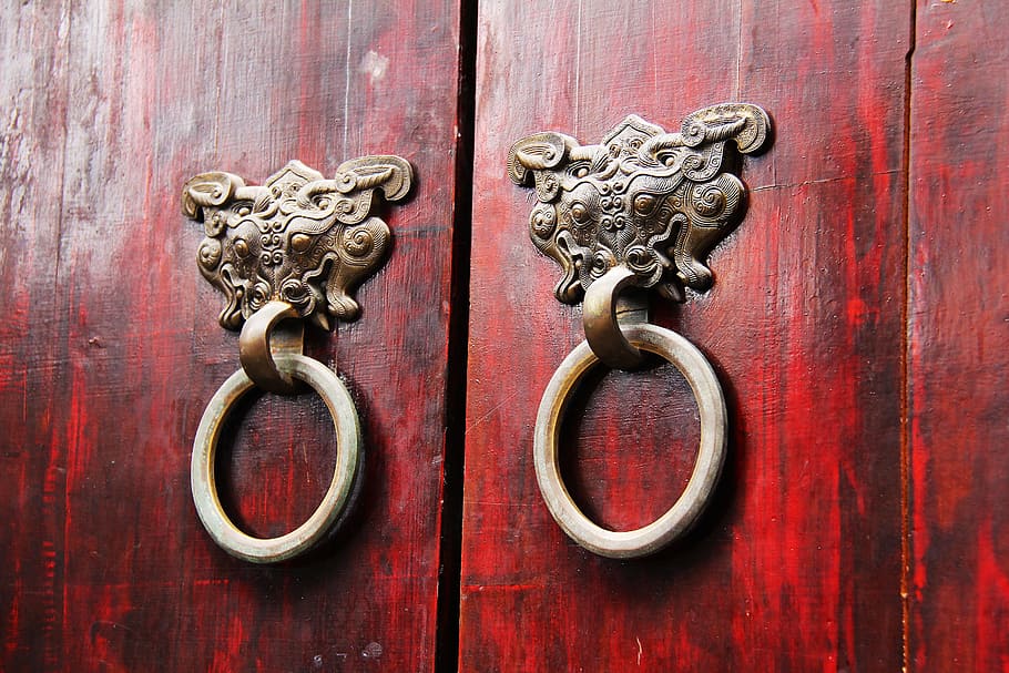 two, brass-colored door knockers, wood door, ancient door locks, treats, novelties, souvenir, streets, kuan xiangzi, zhai xiangzi