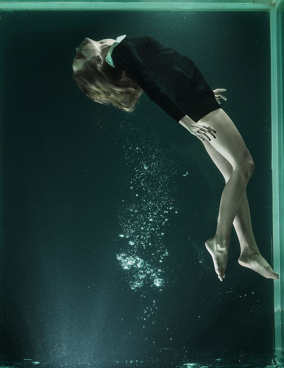 woman under water, under water, fashion, woman, increased, water, tank, fine art, model, pos