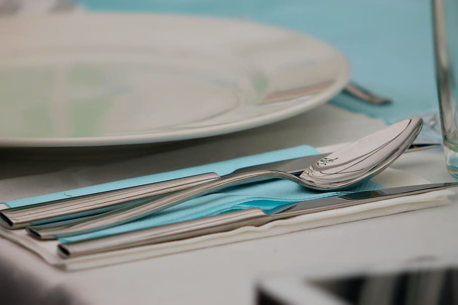 cutlery, spoon, knife, villa, place setting, meal, lunch, kitchen utensil, fork, eating utensil