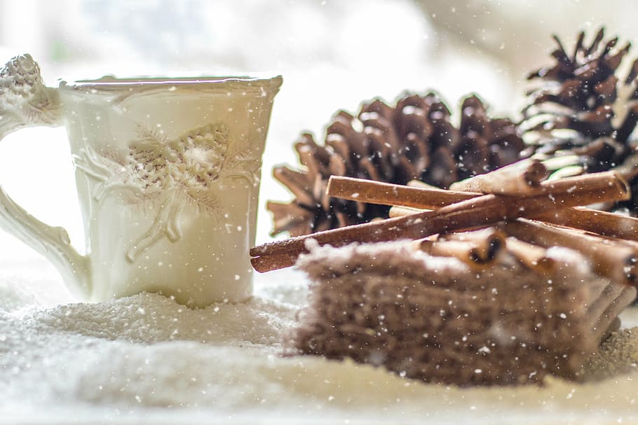 brown, pinecones, shallow, photography, pine cones, snow, winter, coffee, tea, cinnamon