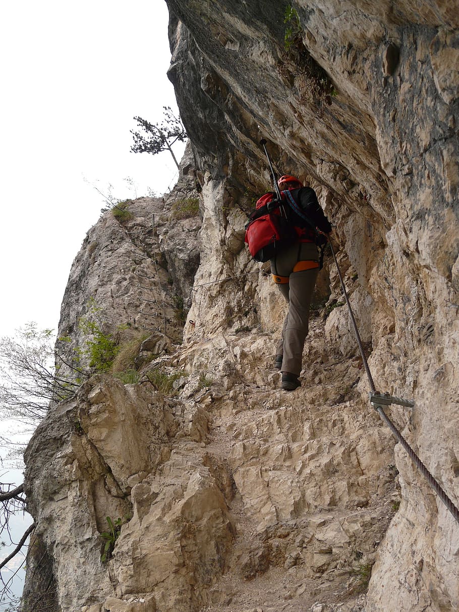 climbing, garda, rock crash, rock edge, perpendicular, steep, sentiero fausto susatti, bergtour, hike, climbing route