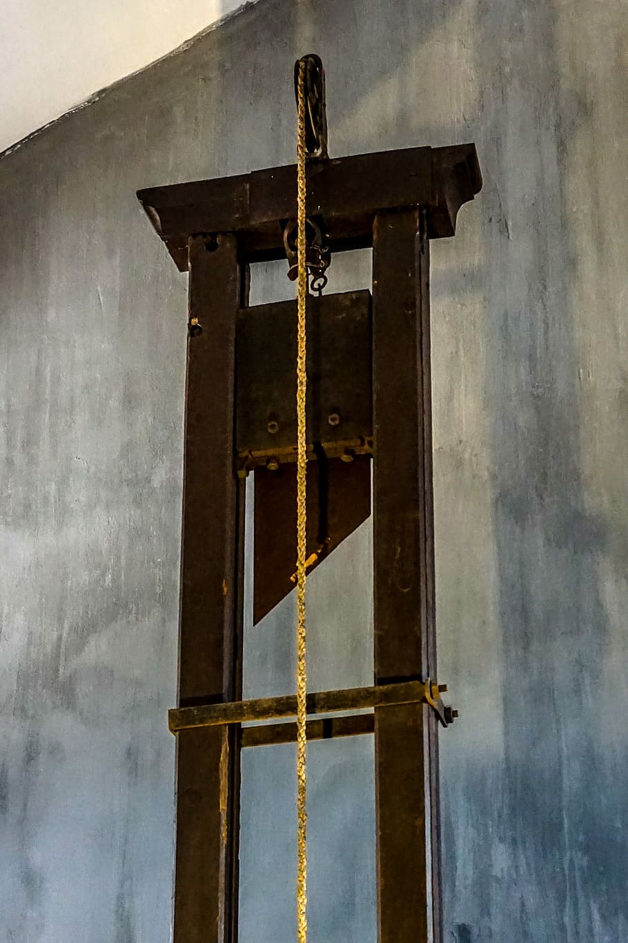 guillotina de metal negro, guillotina, Vietnam, guerra, prisión, prisionero, tortura, cárcel, cautivo, memorial