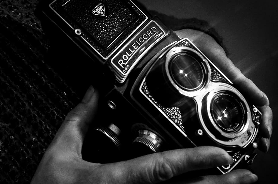 Rolleicord, cámara, vintage, fotografía, lente, manos, mano humana, tecnología, mano, primer plano