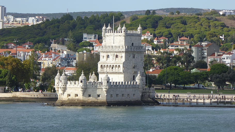 portugal, lisboa, torre de belém, locais de interesse, arquitetura, estrutura construída, água, exterior do edifício, árvore, destinos de viagem