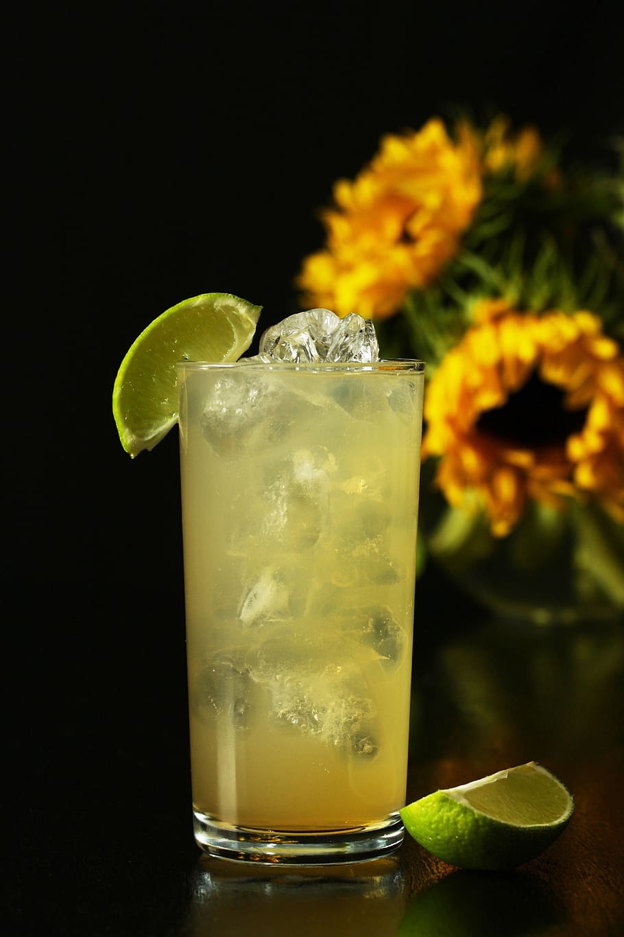 gin and ginger ale, cocktail, ginger ale, mocktail, sunflowers, lime, cocktails, mocktails, party, ice