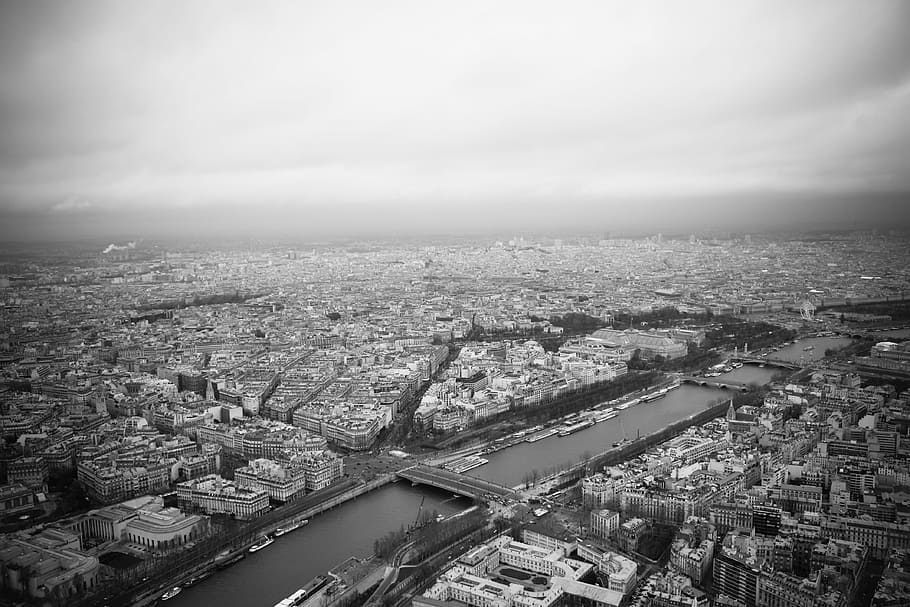 fotografia em escala de cinza, cidade, paisagem, aérea, escala de cinza, fotografia, preto e branco, urbano, edifícios, estrutura