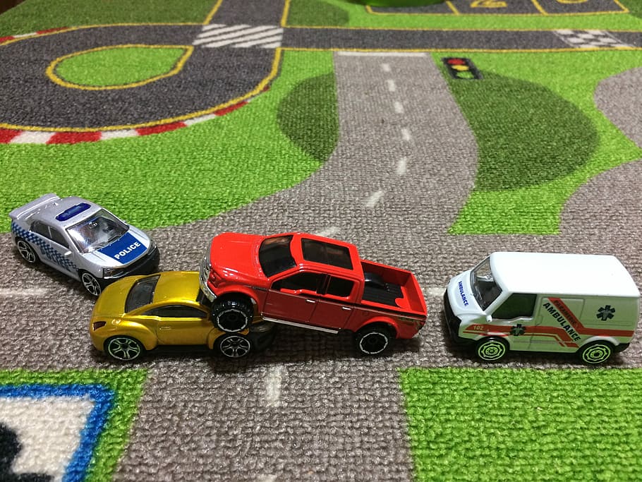 beberapa mobil mainan, Kecelakaan Mobil, Mobil, Polisi, Ambulans, kecelakaan, kendaraan, mainan, kendaraan darat, warna hijau